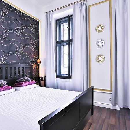 Two-Bedroom Haven In The Old Town Прага Екстериор снимка