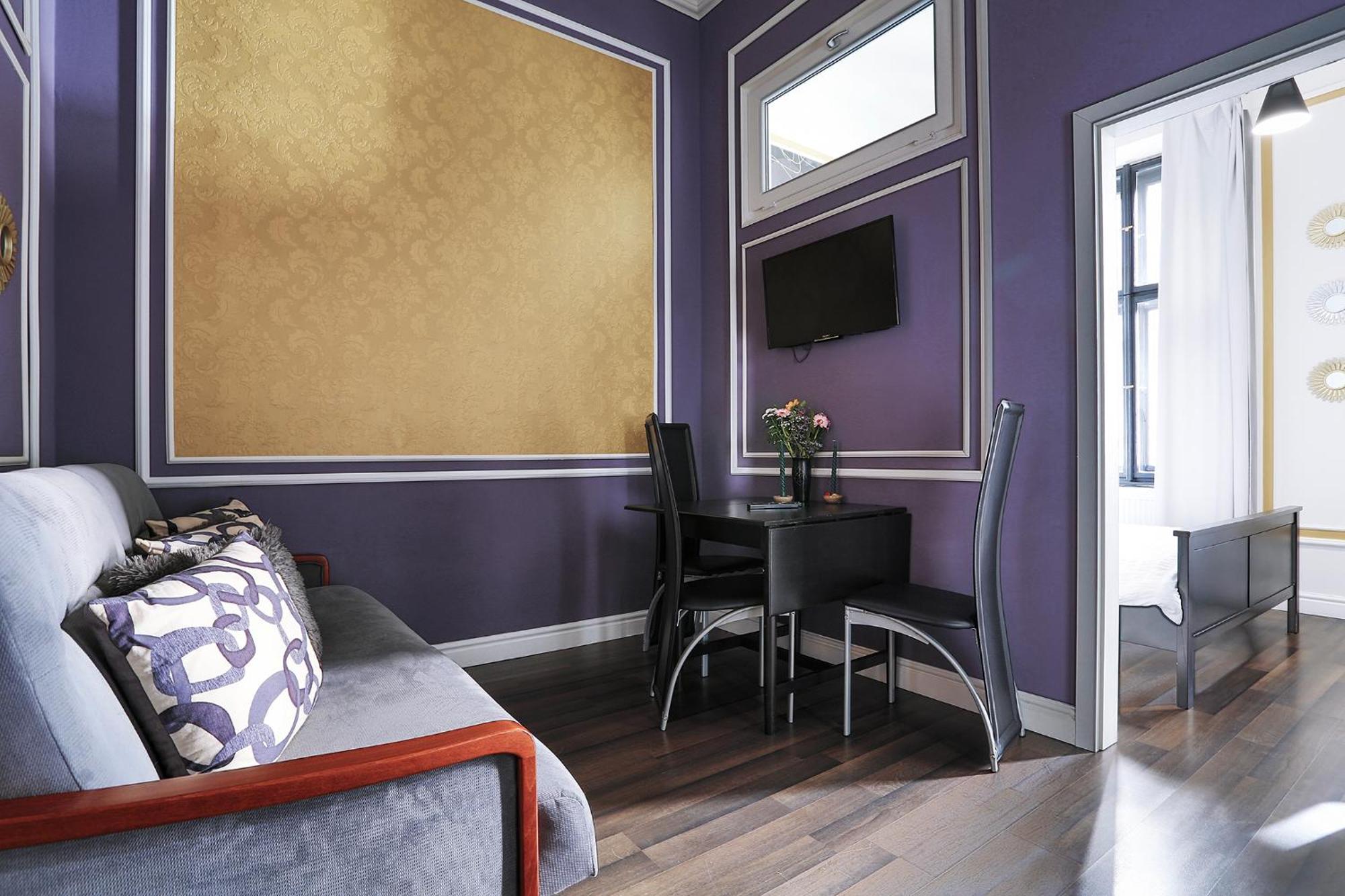 Two-Bedroom Haven In The Old Town Прага Екстериор снимка