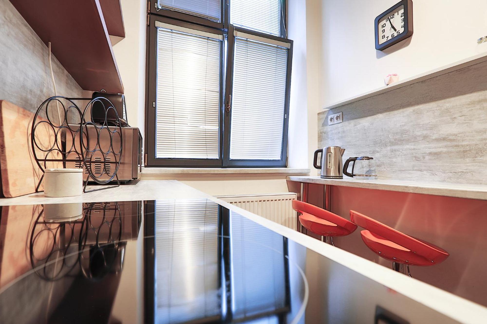 Two-Bedroom Haven In The Old Town Прага Екстериор снимка
