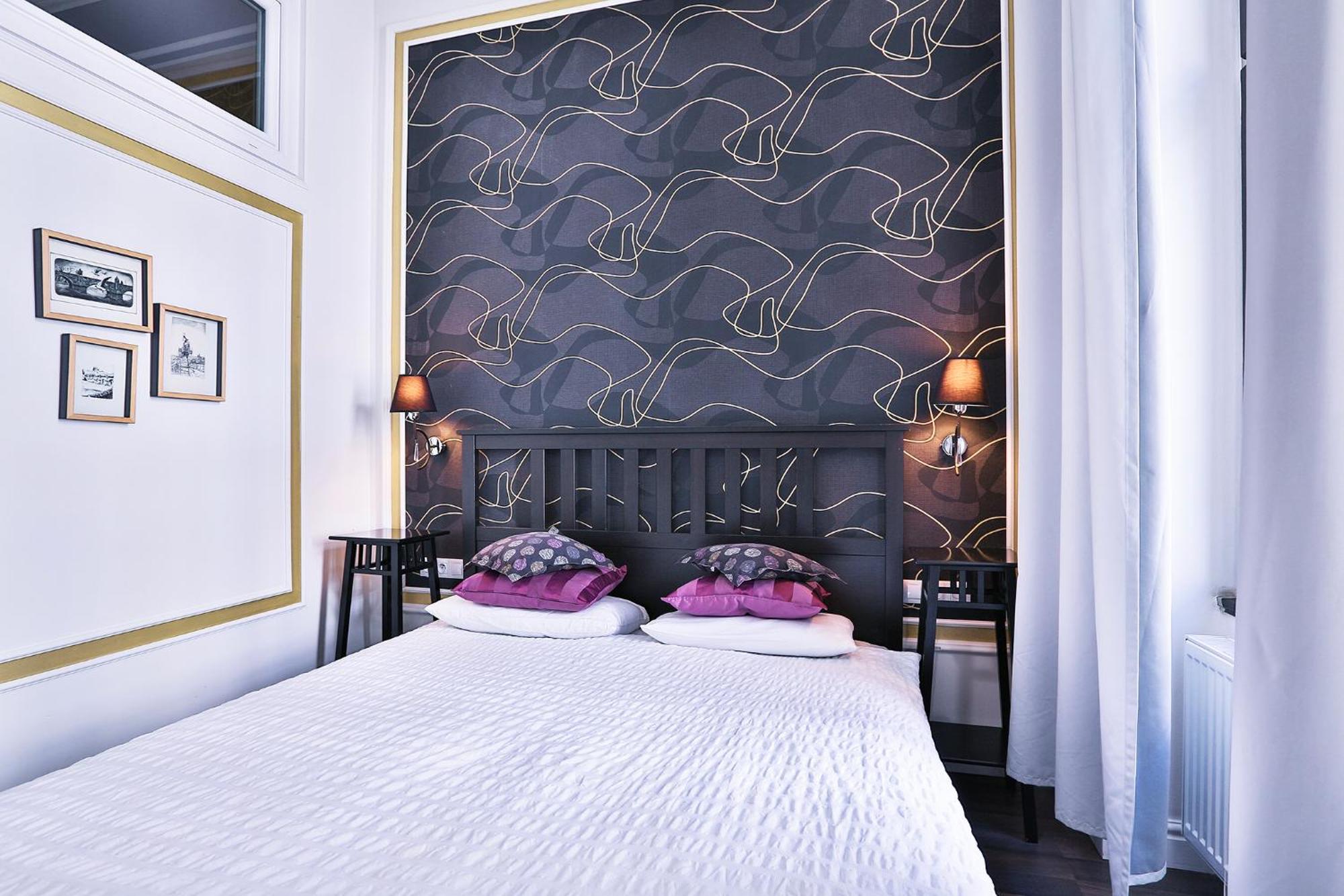 Two-Bedroom Haven In The Old Town Прага Екстериор снимка