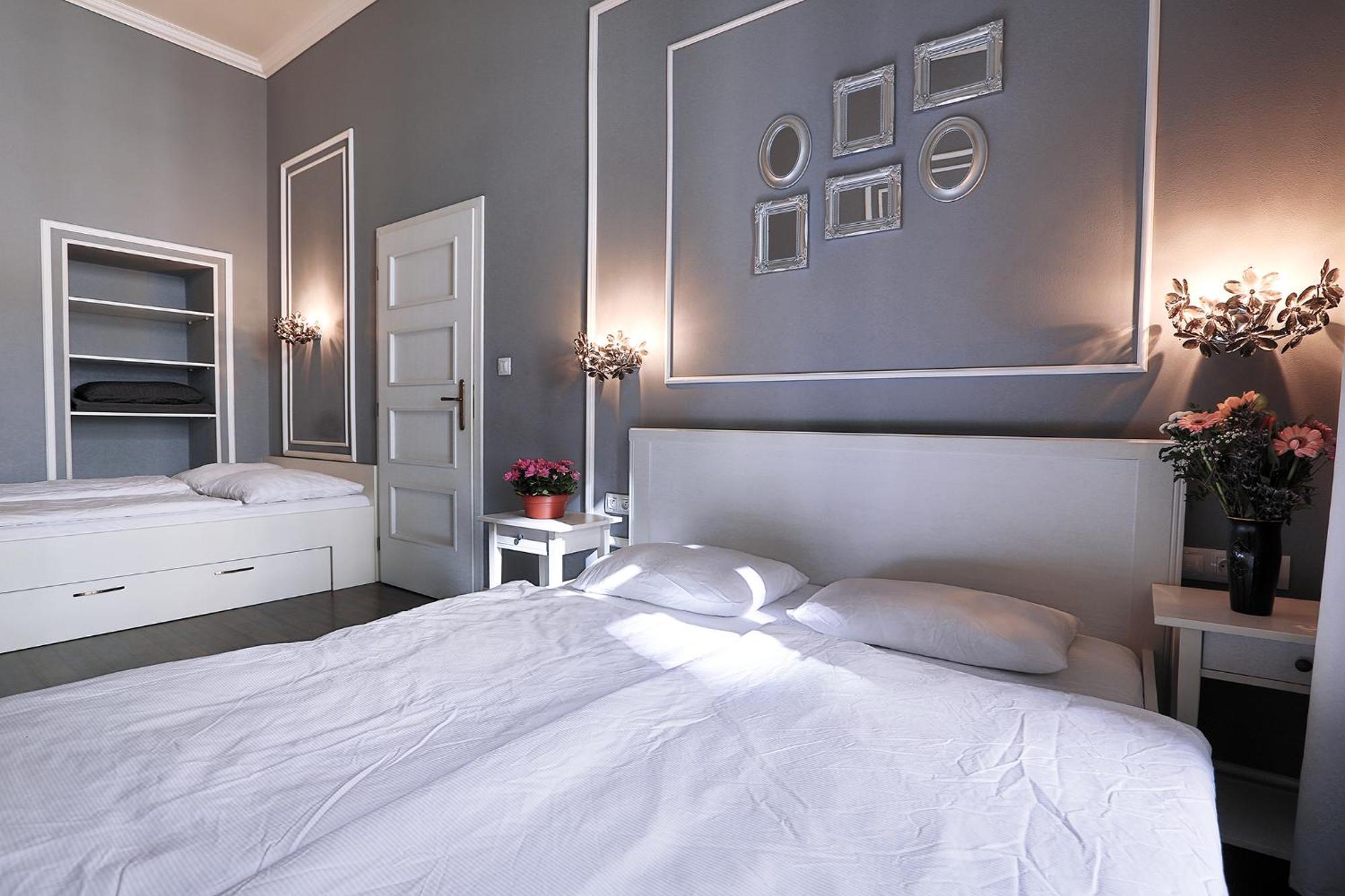 Two-Bedroom Haven In The Old Town Прага Екстериор снимка