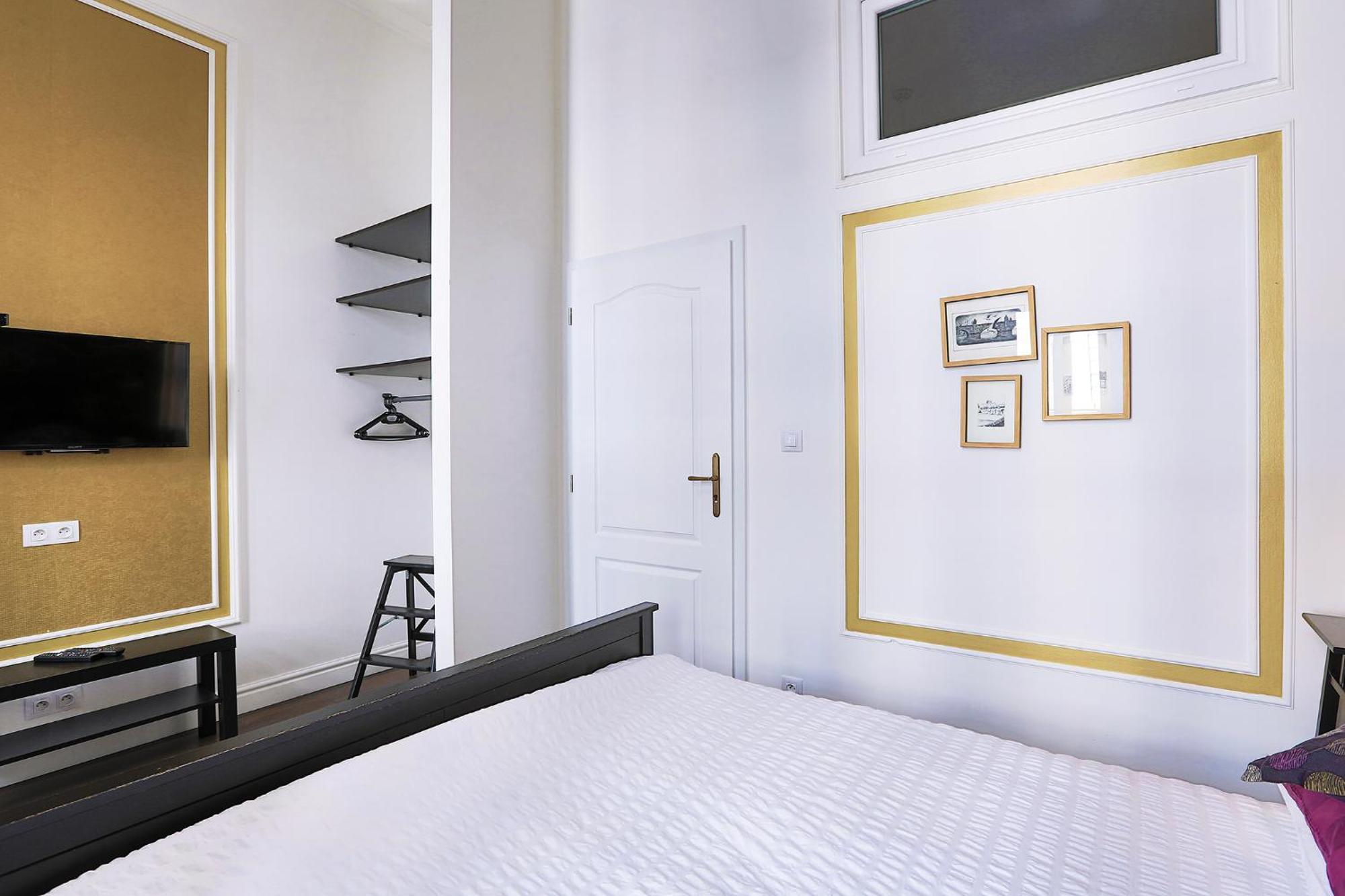 Two-Bedroom Haven In The Old Town Прага Екстериор снимка