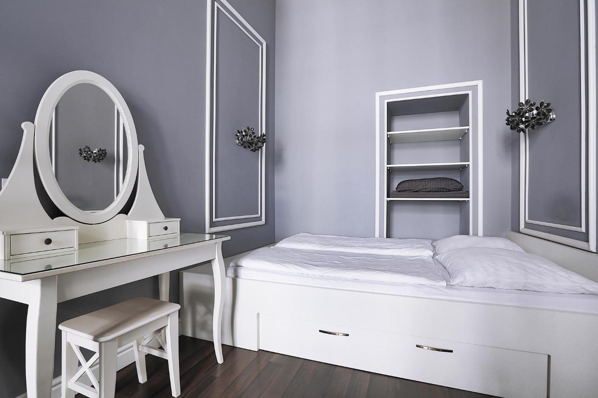 Two-Bedroom Haven In The Old Town Прага Екстериор снимка